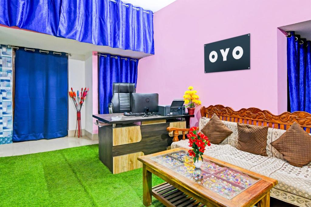 TV a/nebo společenská místnost v ubytování Super Hotel O Khushi Guest House