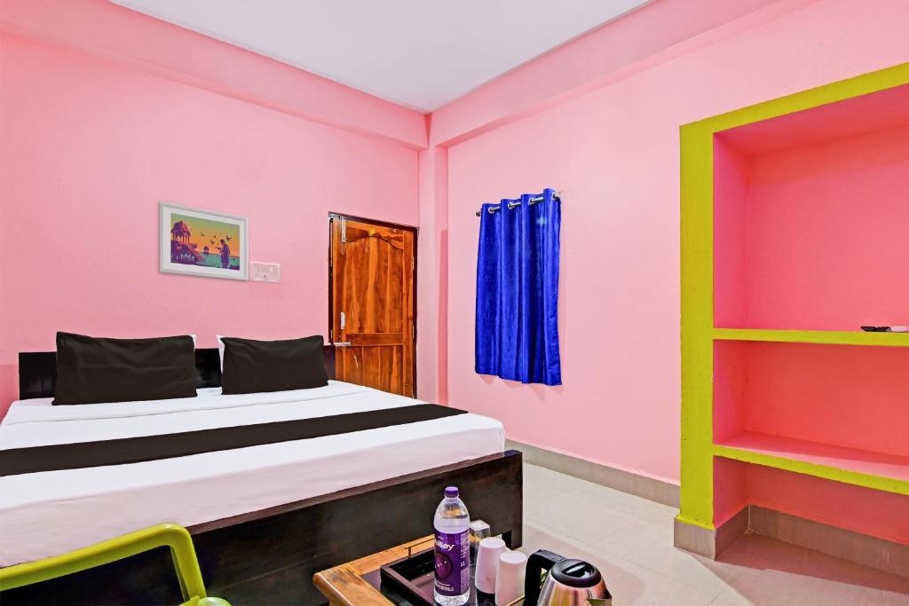 Postel nebo postele na pokoji v ubytování Super Hotel O Khushi Guest House