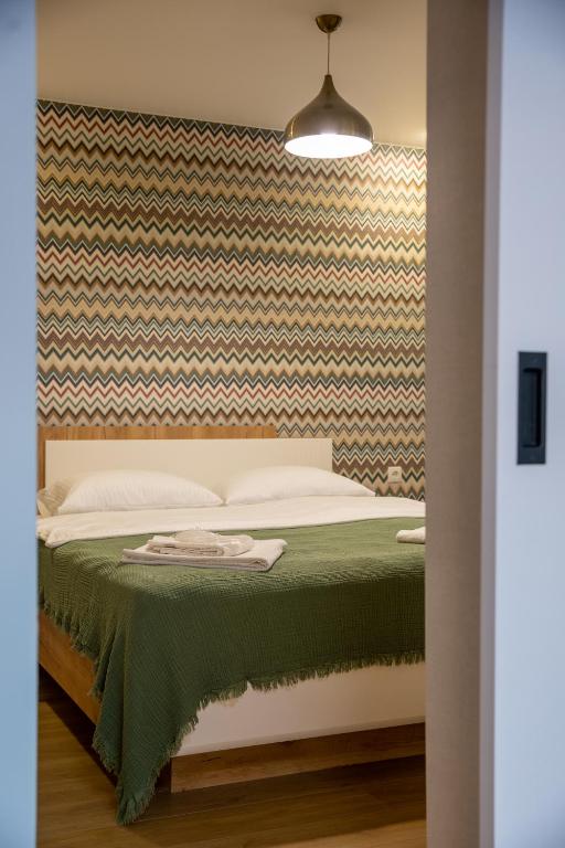 Postel nebo postele na pokoji v ubytování Manoni Ratiani's Guesthouse