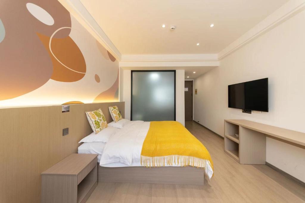 a bedroom with a bed and a flat screen tv at 乌镇闲情逸致精品民宿 in Wujiaqiao
