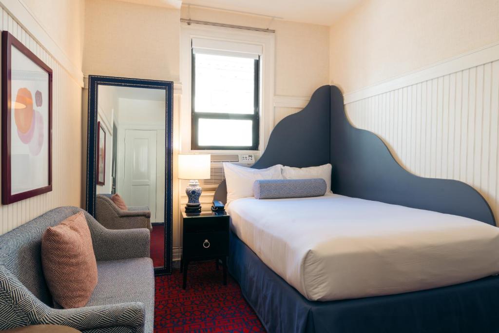 Hotel Triton - 