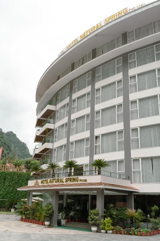 Nespecifikovaný výhled na hory nebo výhled na hory při pohledu z hotelu