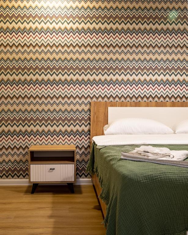 Llit o llits en una habitació de Guesthouse of Manoni Ratiani