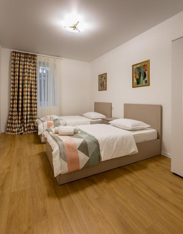 Llit o llits en una habitació de Guesthouse of Manoni Ratiani