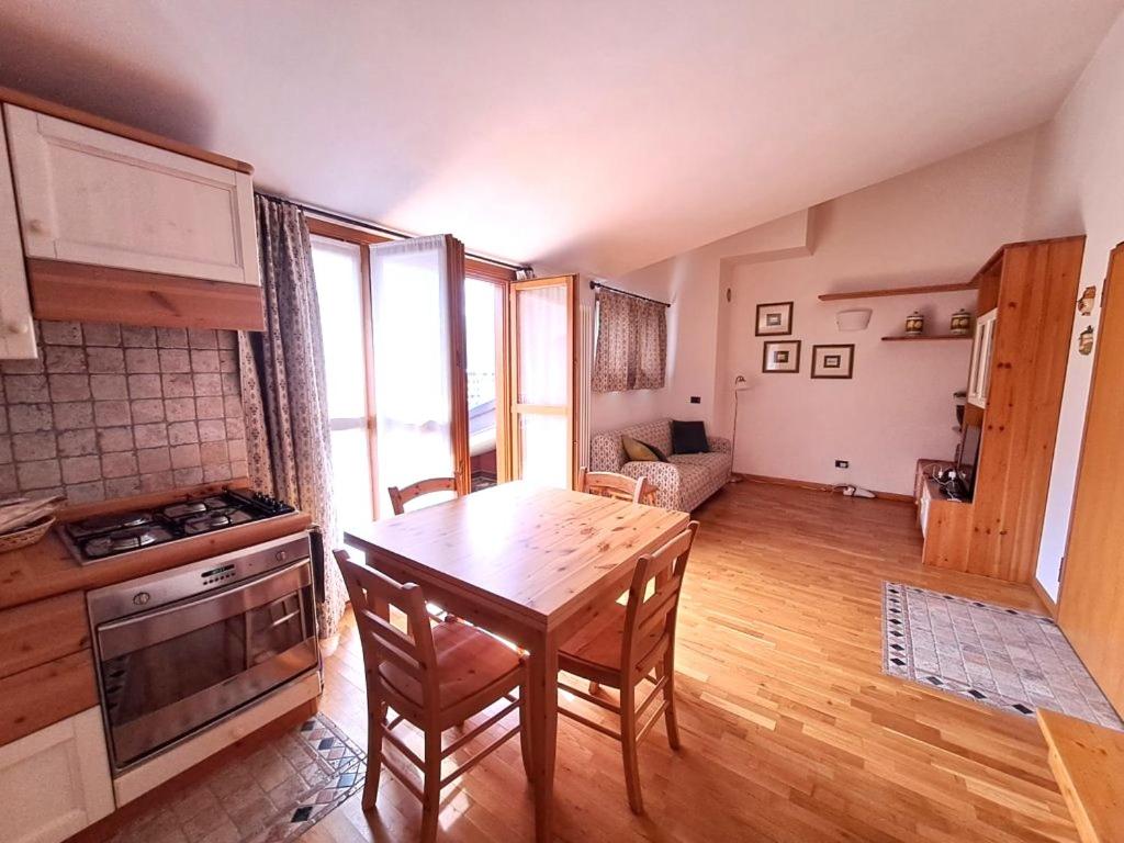 Kuchyň nebo kuchyňský kout v ubytování Luminoso bilocale con terrazzo vista panoramica
