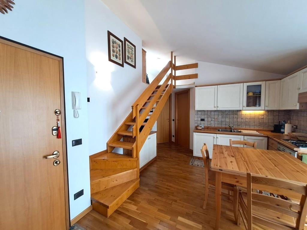 Kuchyň nebo kuchyňský kout v ubytování Luminoso bilocale con terrazzo vista panoramica
