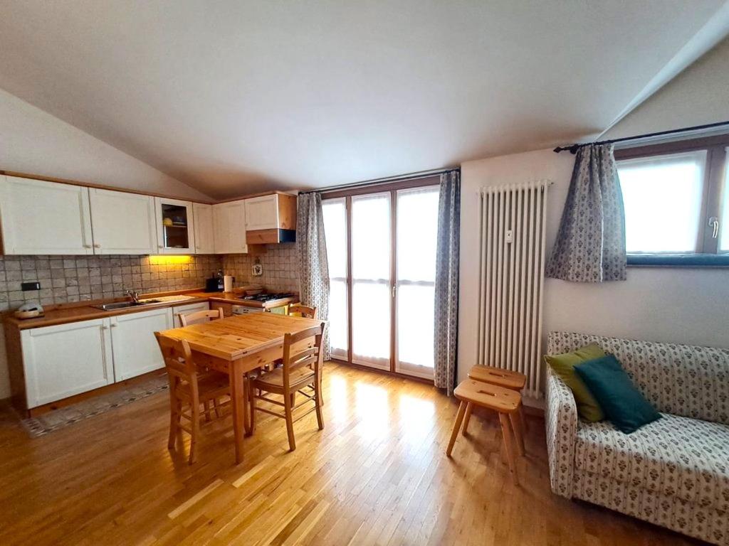Kuchyň nebo kuchyňský kout v ubytování Luminoso bilocale con terrazzo vista panoramica
