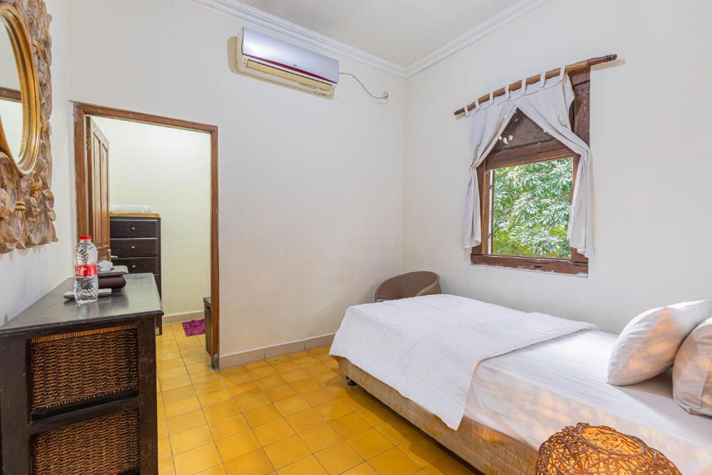 Postel nebo postele na pokoji v ubytování Pondok Gajah Hotel