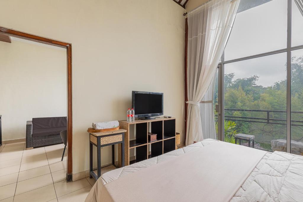 TV a/nebo společenská místnost v ubytování Pondok Gajah Hotel