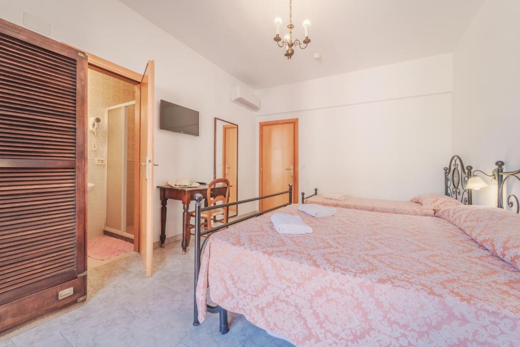 Postel nebo postele na pokoji v ubytování Hotel Lo Scirocco
