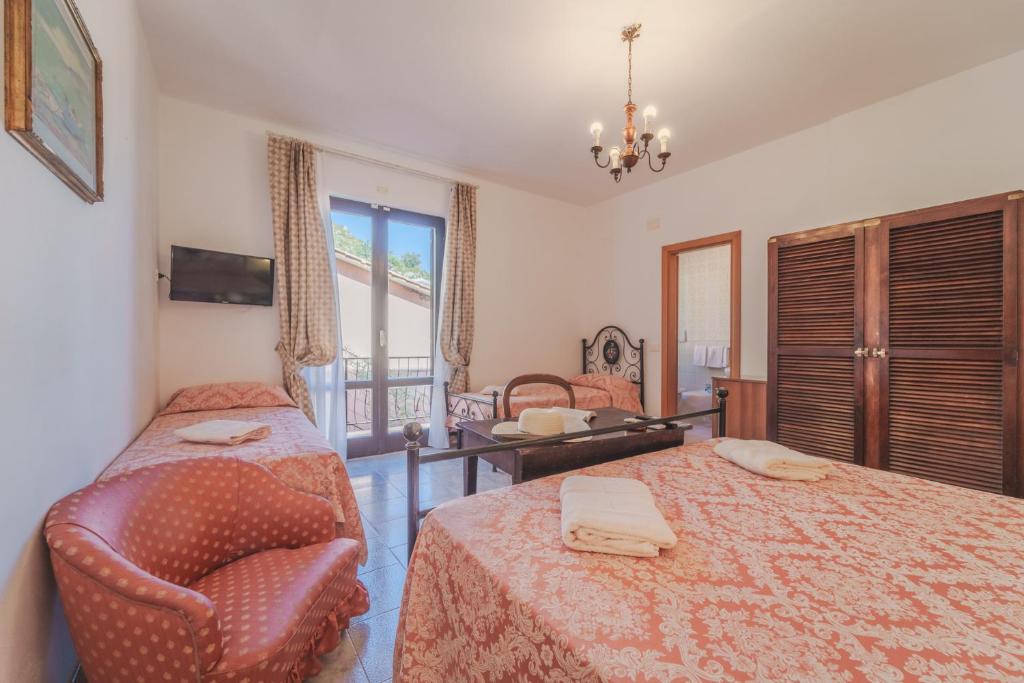 Postel nebo postele na pokoji v ubytování Hotel Lo Scirocco