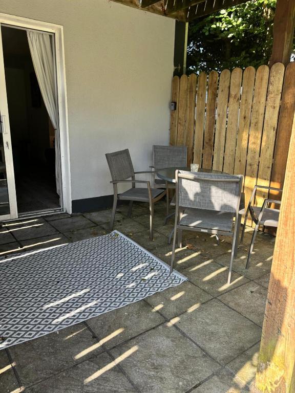 Patio nebo venkovní prostory v ubytování Basement studio apartment