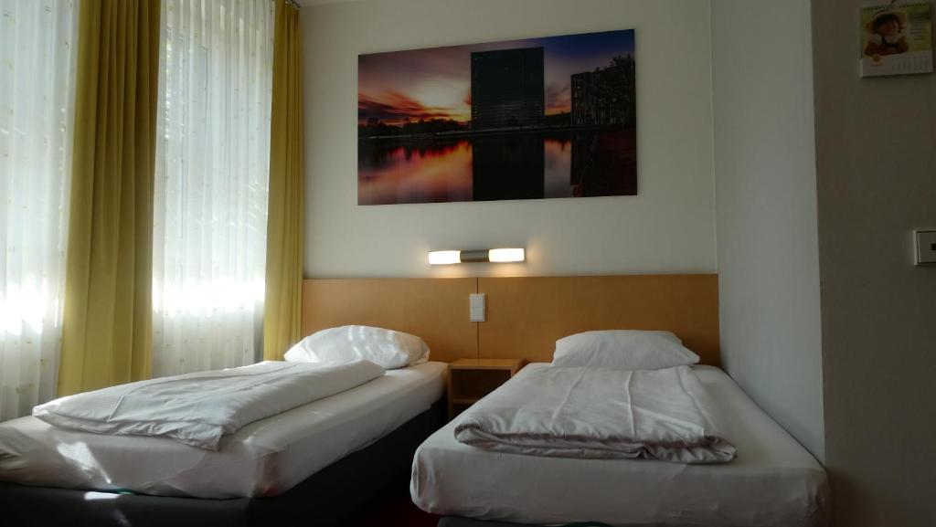 Postel nebo postele na pokoji v ubytování CVJM Düsseldorf Hotel & Tagung