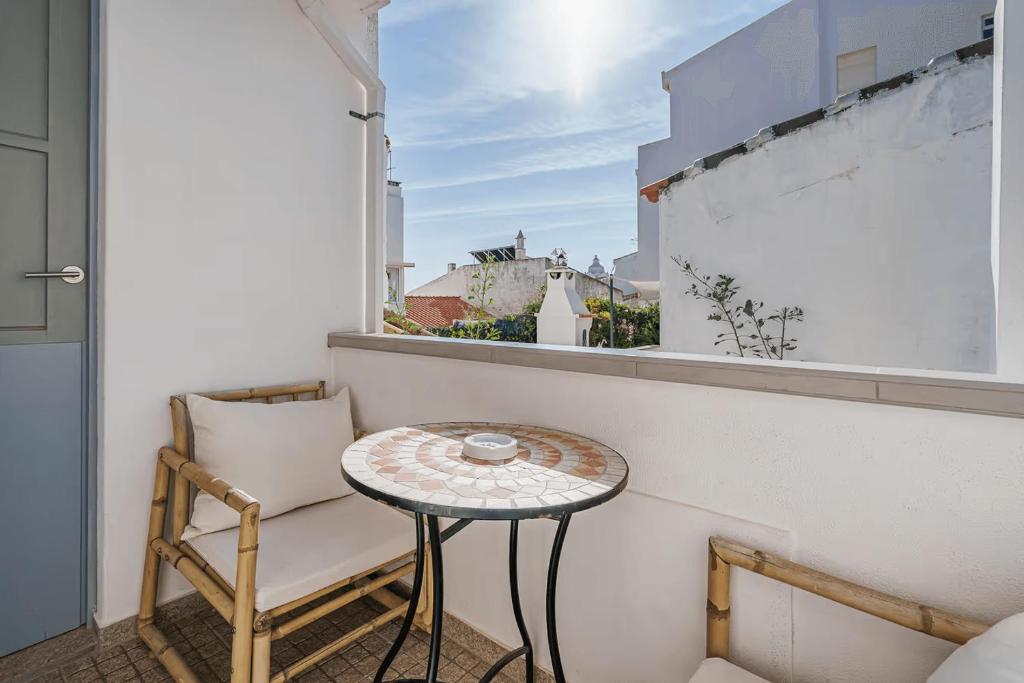 Lovely Apartment In Lagos with Terrace - Close to Beach