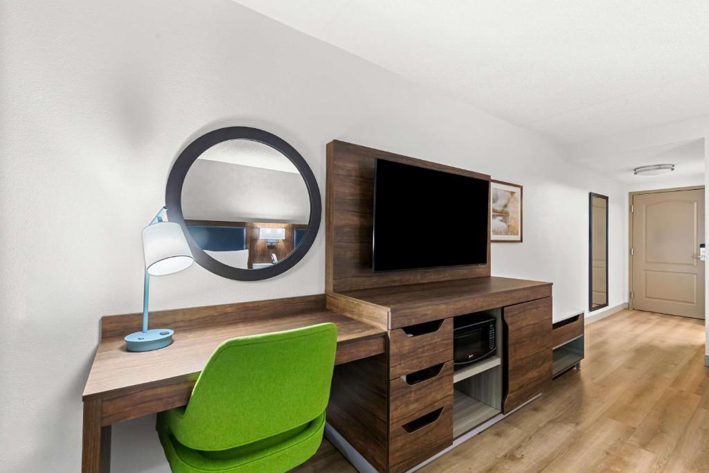 Hampton Inn Chattanooga-North photo