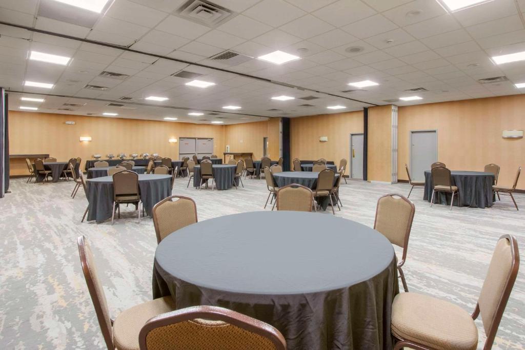 Clarion Inn Asheville Airport photo