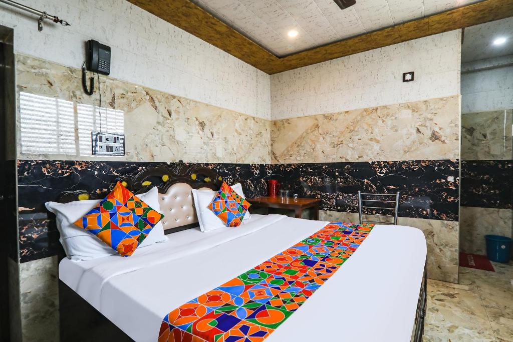 FabHotel Raghunandan Inn