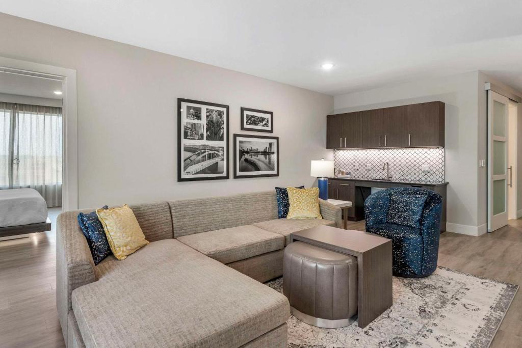 Posezení v ubytování Cambria Hotel Austin Uptown near the Domain