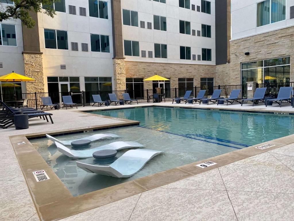 Bazén v ubytování Cambria Hotel Austin Uptown near the Domain nebo v jeho okolí