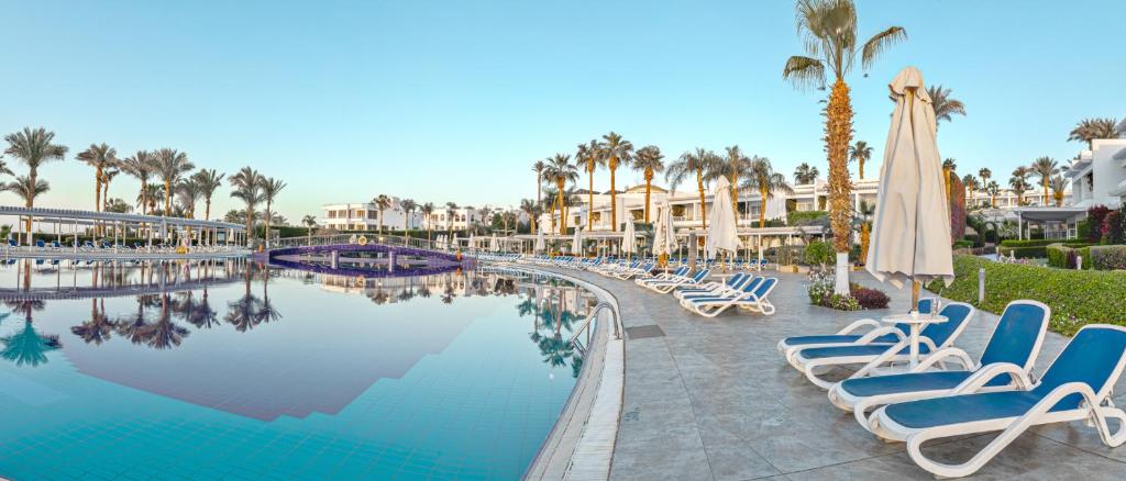 Бассейн в Monte Carlo Sharm Resort & Spa или поблизости