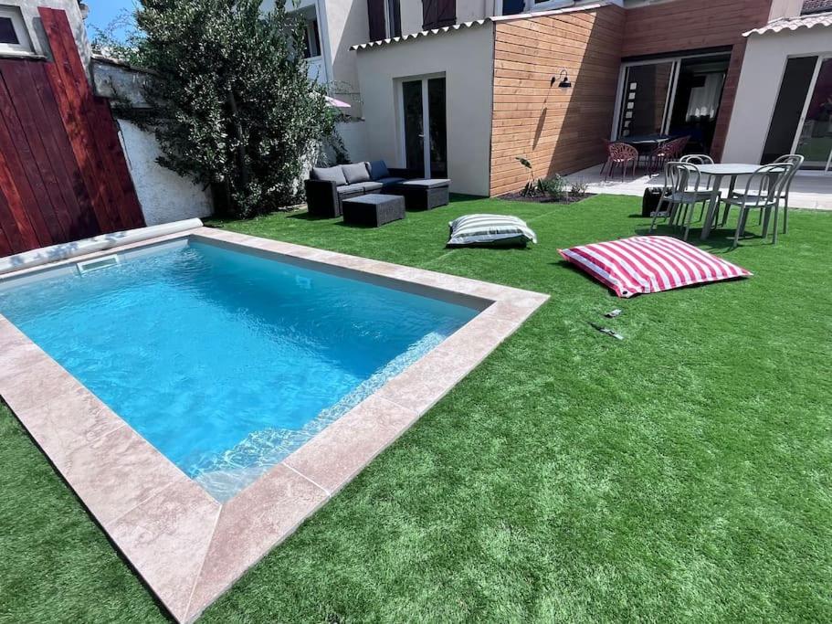 Πισίνα στο ή κοντά στο Maison climatisée, piscine, à 5 minutes des Grands Buffets