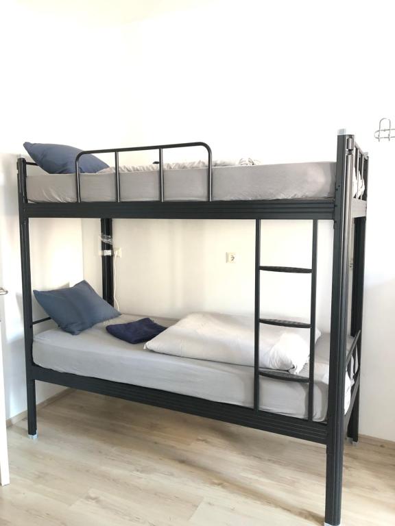 Postel nebo postele na pokoji v ubytování BISHNU HOSTEL