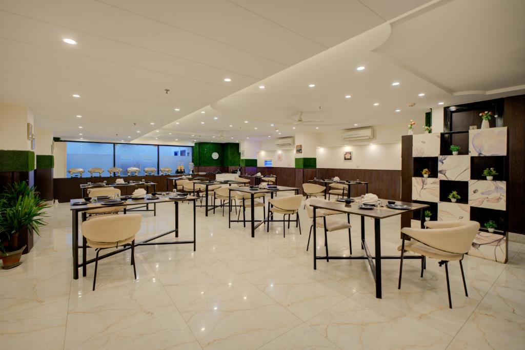 Restaurace v ubytování BlueNeck Sec 40 Unitech Cyber Park Gurugram