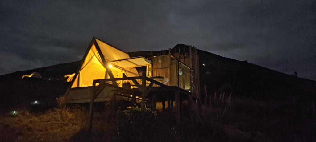 Edificio en el que se encuentra el tented camp