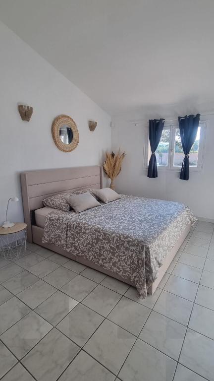 Postel nebo postele na pokoji v ubytování Chambre face aux vignes