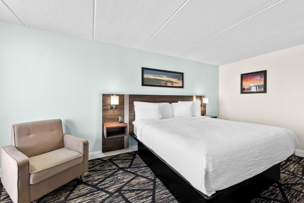 Clarion Inn & Suites near the Leconte Center Pigeon Forge photo