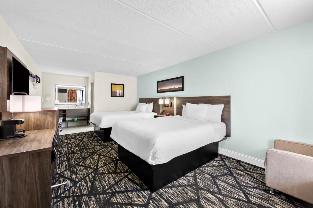 Clarion Inn & Suites near the Leconte Center Pigeon Forge photo