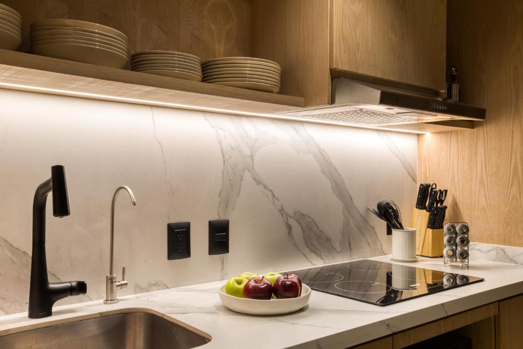 Kuchyň nebo kuchyňský kout v ubytování Caliza Roma Residences by Tasman