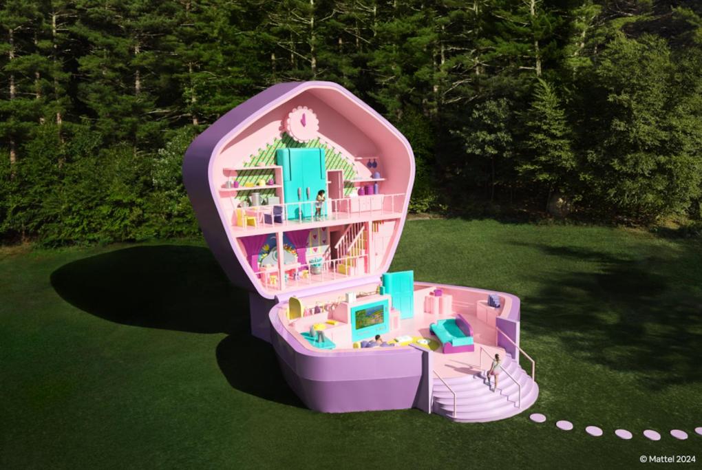 une maison de jouets avec une pièce de jeu dans l'herbe dans l'établissement Sleepover at Polly Pockets Compact, à Bayonne
