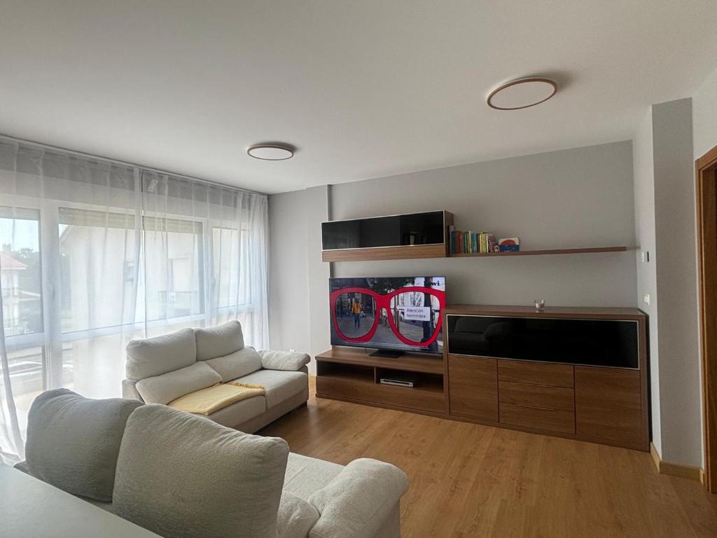 TV a/nebo společenská místnost v ubytování O Faro de Corrubedo