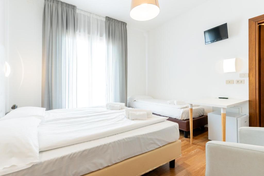 Hotel Regina - Triple Room With Balcony
