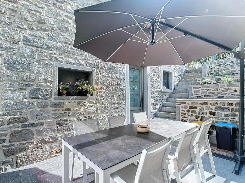 TV a/nebo společenská místnost v ubytování Gîte Les Longs Prés