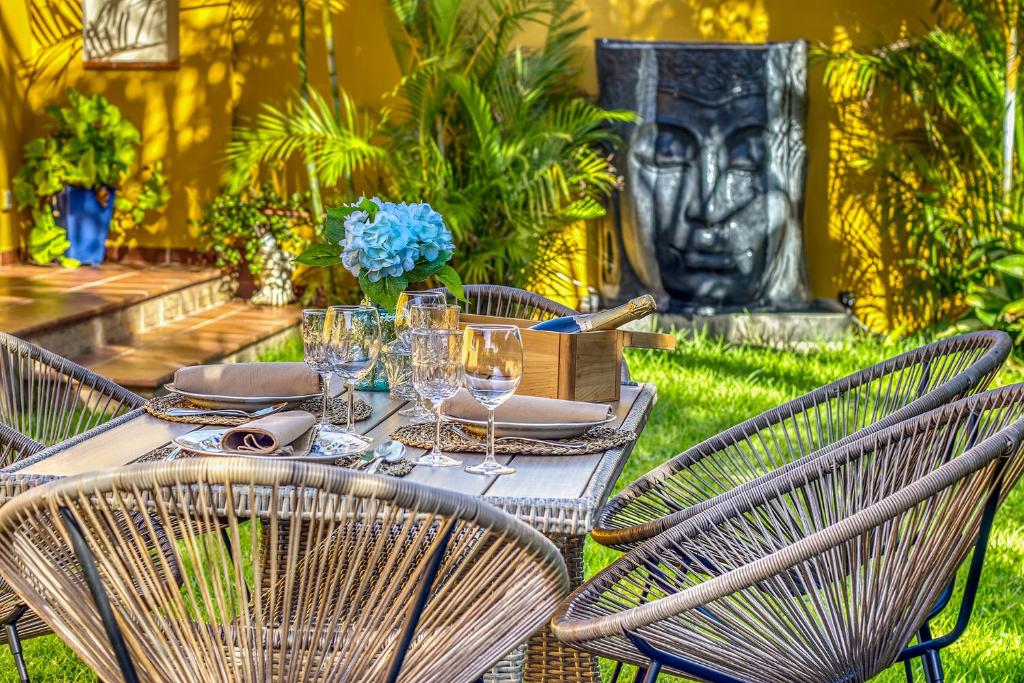 Jardín al aire libre en Casa Vista Teide con Jardín, Barbacoa y Fuente Zen