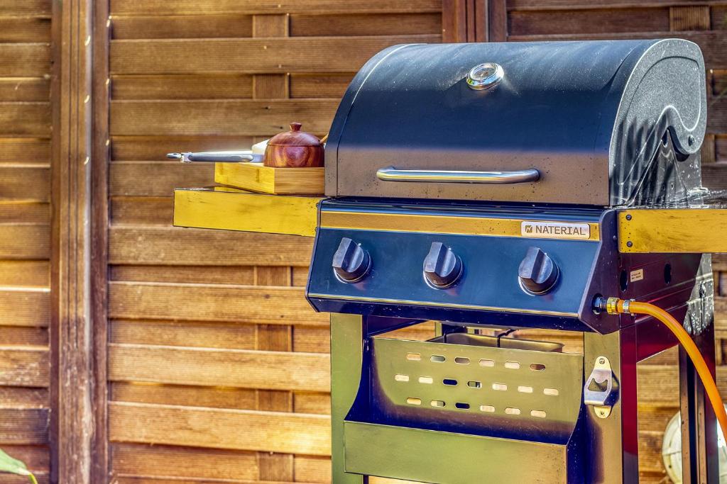 Barbacoa disponible para clientes en la casa o chalet