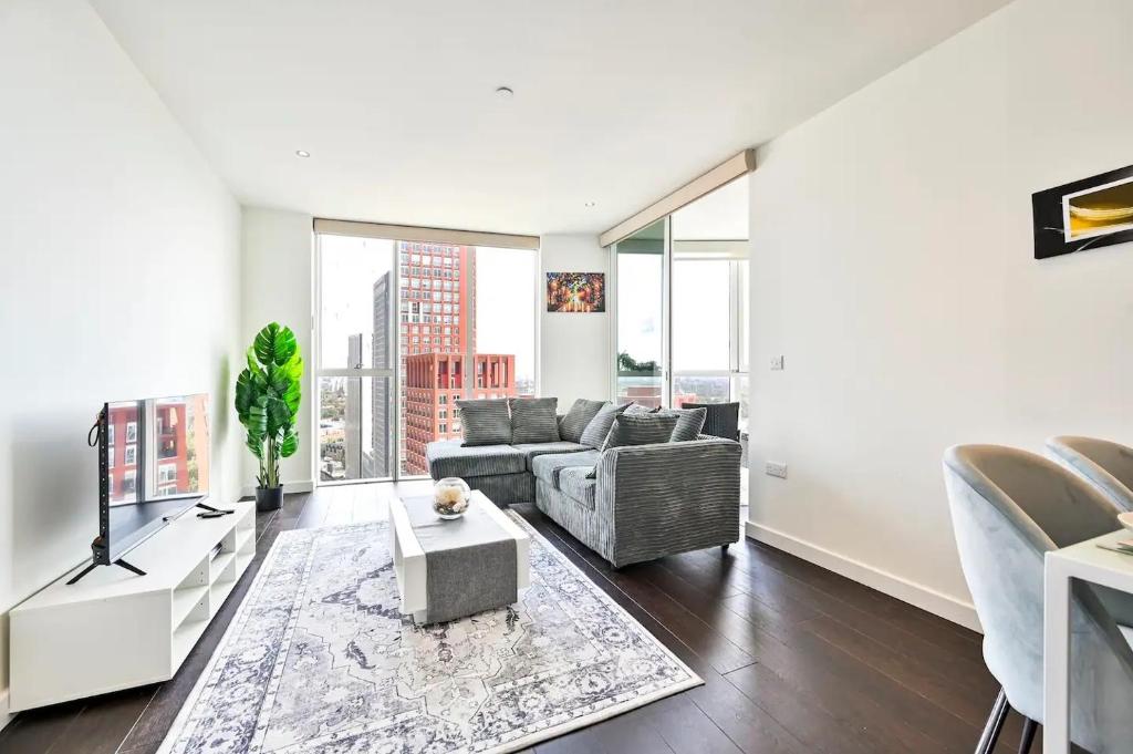 Photo inspiration: Fresh Look at Luxury High Rise 21St Floor 2 Bedroom 2 Bath Flat
