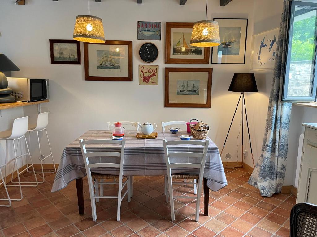 Ảnh trong thư viện ảnh của Maison de pêcheur proche du bourg ở Ile aux Moines