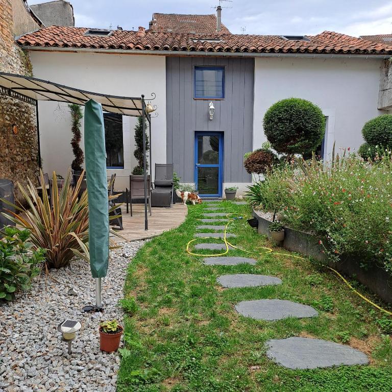 a garden with a flag and a pathway at StGosweet in Saint-Gaudens