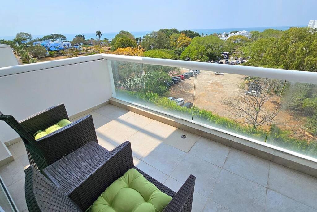 Balkón nebo terasa v ubytování Stylish Beach Condo