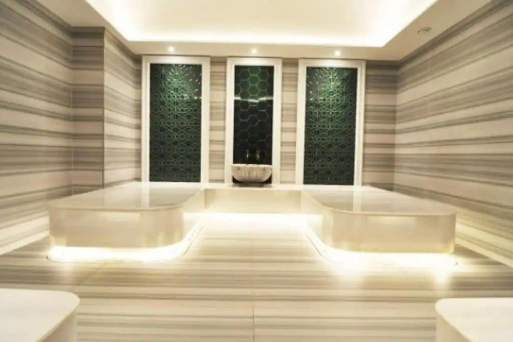 Posezení v ubytování Enjoy luxury 46 floor apt gym spa