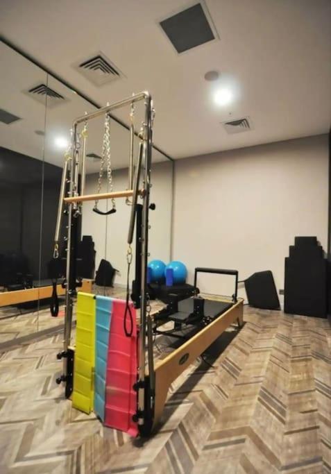 Fitness centrum a/nebo fitness zařízení v ubytování Enjoy luxury 46 floor apt gym spa