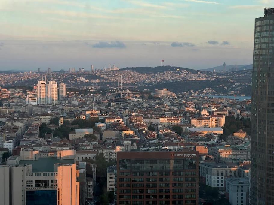 Nespecifikovaný výhled na destinaci Istanbul nebo výhled na město při pohledu z apartmánu