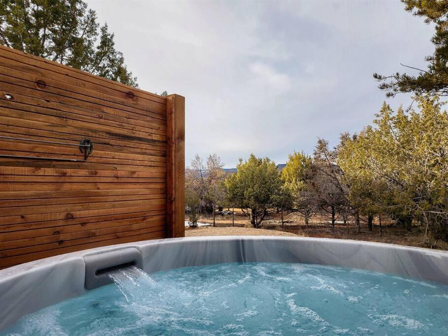 Φωτογραφία από το άλμπουμ του The Bunkhouse, Fire pit, Hot tub, Zion and Bryce σε Mount Carmel