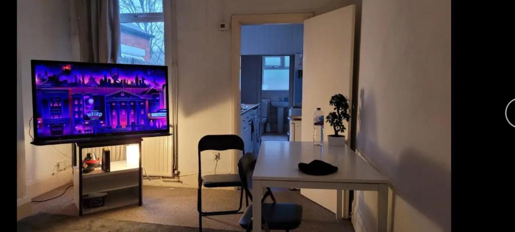 Φωτογραφία από το άλμπουμ του Three Bedroom House in Quiet Road near City Centre σε Parkside