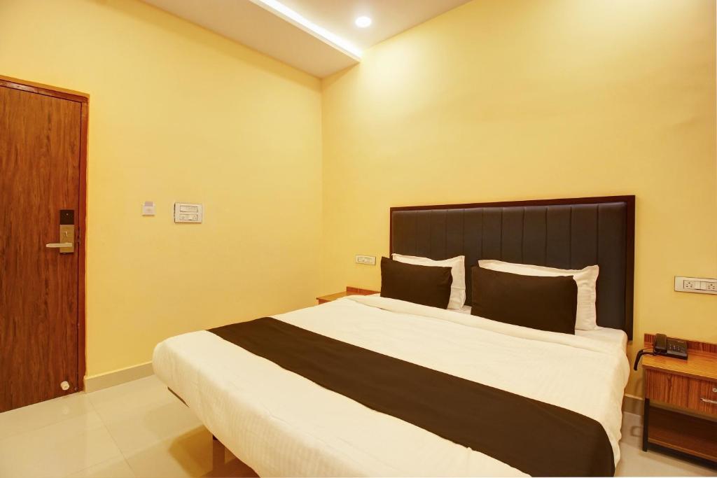 Afbeelding uit fotogalerij van Collection O MINT PARK HOTEL in Bālānagar