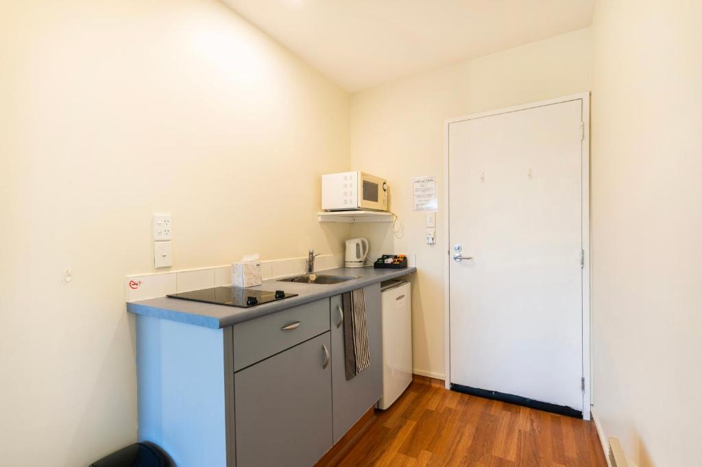 Kuchyň nebo kuchyňský kout v ubytování Daffodil Motel