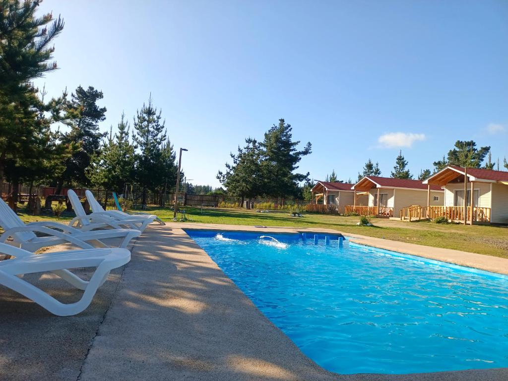 Bazén v ubytování Cabañitas Zelada nebo v jeho okolí